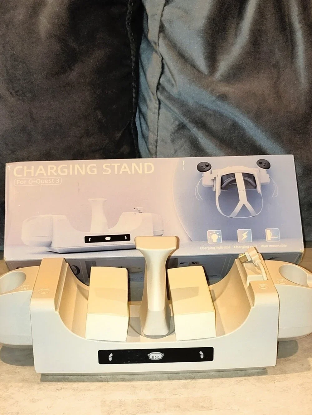 OCULUS/META QUEST 3 CHARGING DOCK & STAND FOR META QUEST 3 CONTROLLER & HEADSET